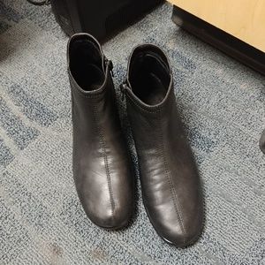 Great condition Aerosoles boot!